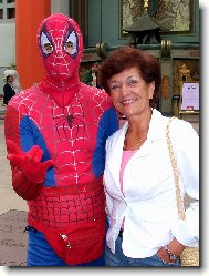 Mo�n� p�ijde i Spiderman