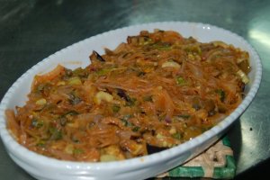 Recept online: Caponata: Ope�en� lilek du�en� s rajsk�m protlakem, cibul�, �esnekem a olivami