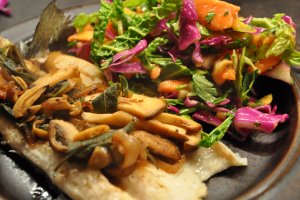 Recept online: Pstruh na pomeran��ch: Pstruh s n�divkou ze �ampion�,ko�en� a nat�, vinn�ho octa a pomeran�ov� ���vy